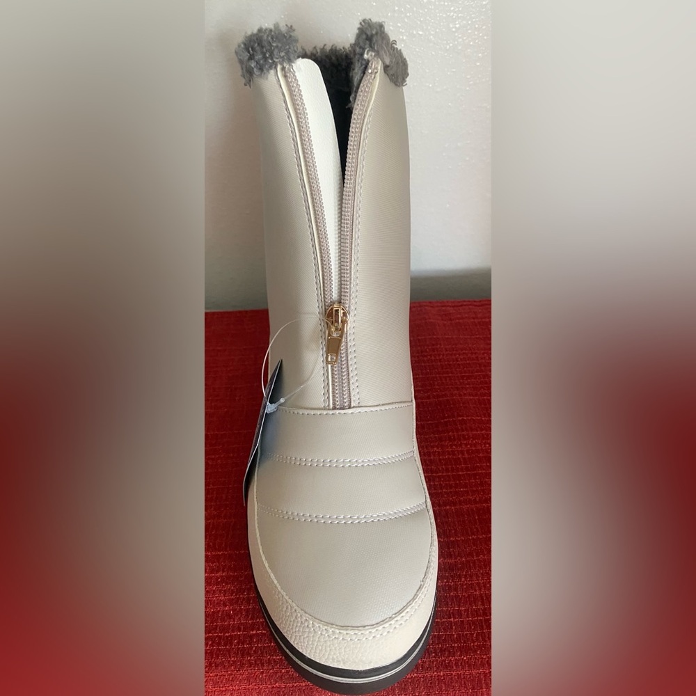 Women's Winter Boots in Cream and Gray - Picture 7 of 16